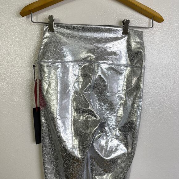 Carbon 38 Crackle Foil 7/8 Leggings Medium Womens Silver Metallic Gym Workout - Picture 8 of 9